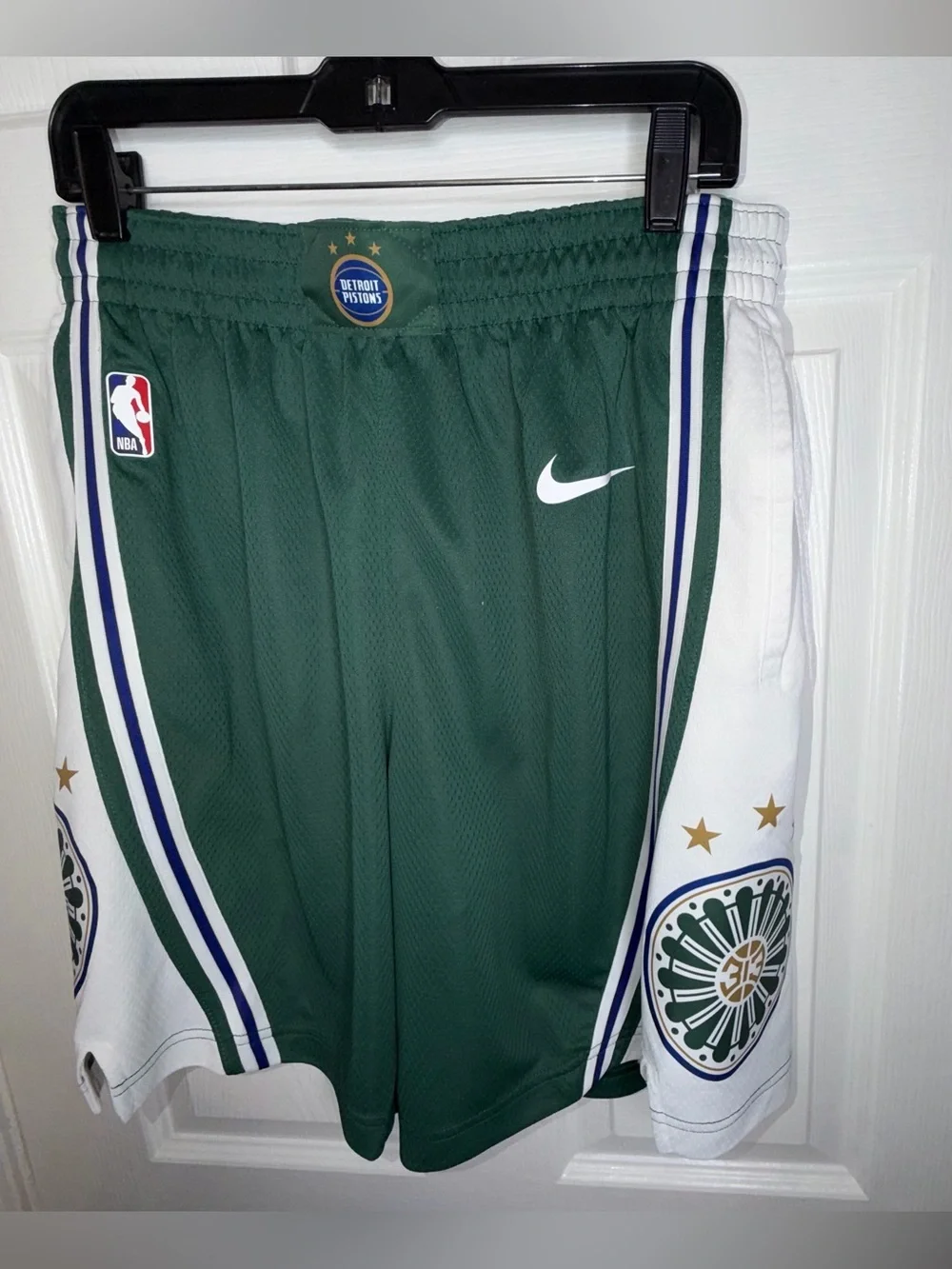 NWT Nike Detroit Pistons Men’s Large 38 Shorts Shirt Set 22/23 City Edition NBA
